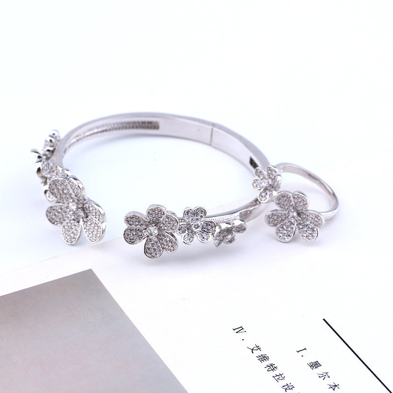 Frivole Seven Clover Bracelet