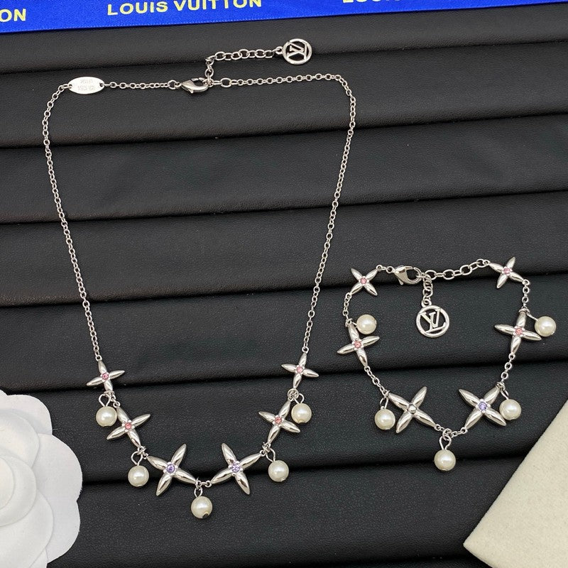 Louis Blossom White Gold Bracelet