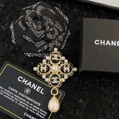 CC Pearl Pendant Gold Brooch