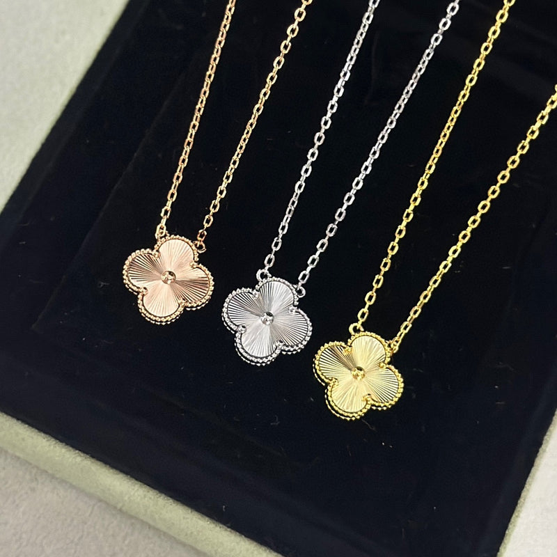 Textured Motif Clover Necklace