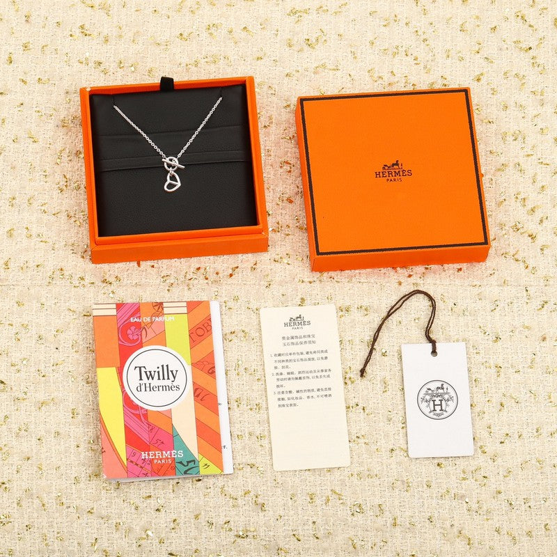 Herm Cache Coeur Amulette Pendant Necklace
