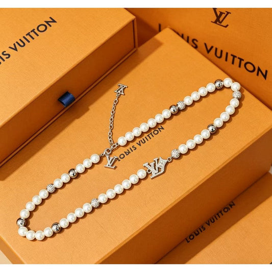 Louis Dandy Pearls Necklace