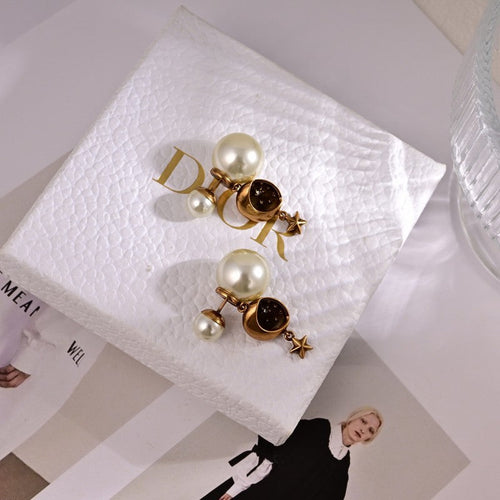 CD Tribales Clip Pearl Earrings