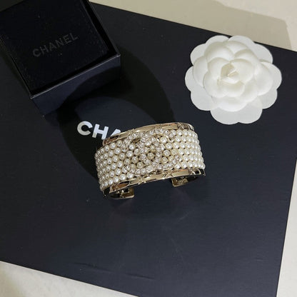 CC 25B Pearl Gold Wide Bracelet