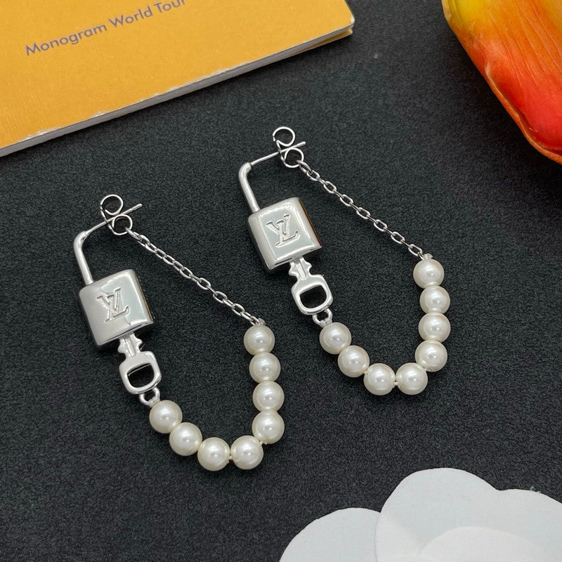 Louis Pearl Lock Gold Earrings