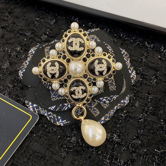CC Pearl Pendant Gold Brooch