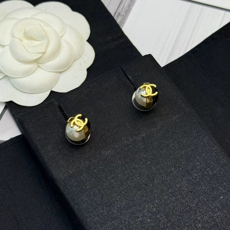 CC Black & White Ball Pearl Earrings