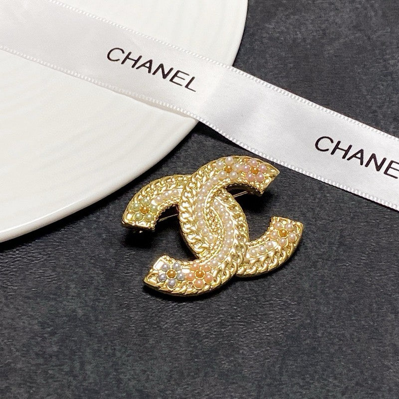 CC White & Pink Pearl Gold Brooch