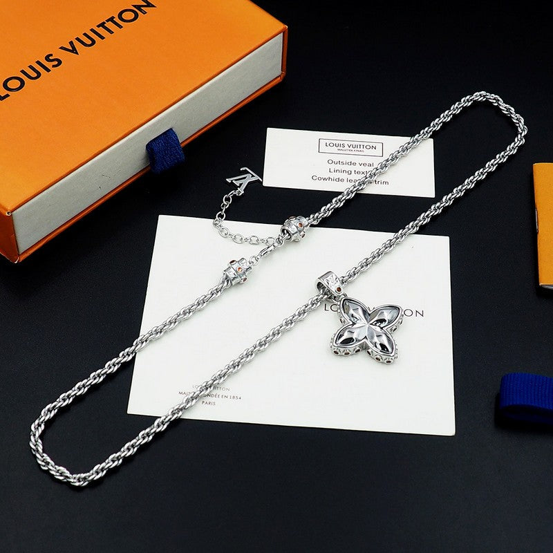 Louis Flower Studs Necklace