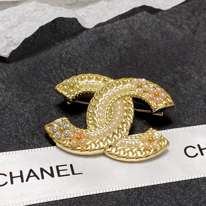 CC White & Pink Pearl Gold Brooch