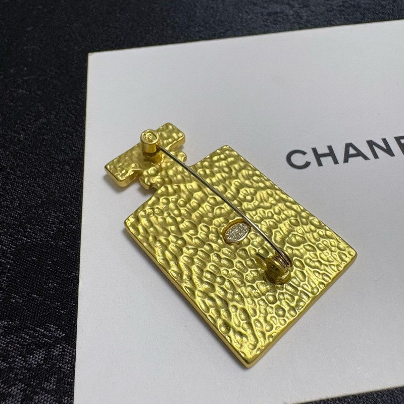 CC Color Perfume Brooch
