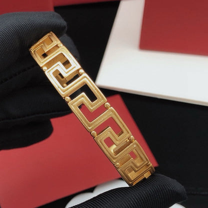 Vers Gold Bracelet