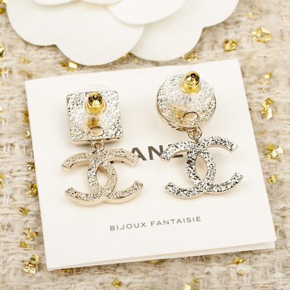 CC Black & White Pearl Pendant Earrings