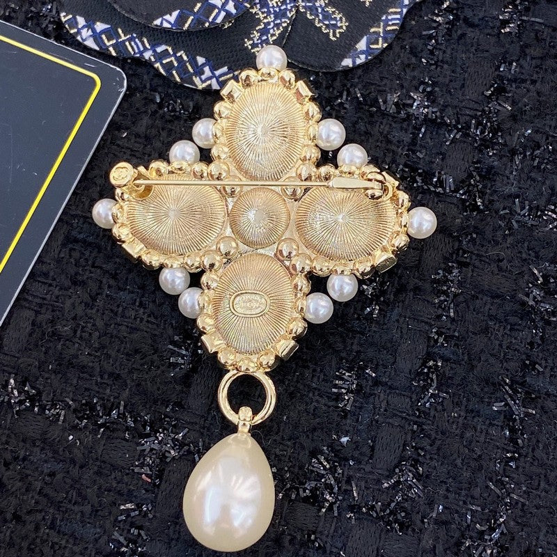 CC Pearl Pendant Gold Brooch