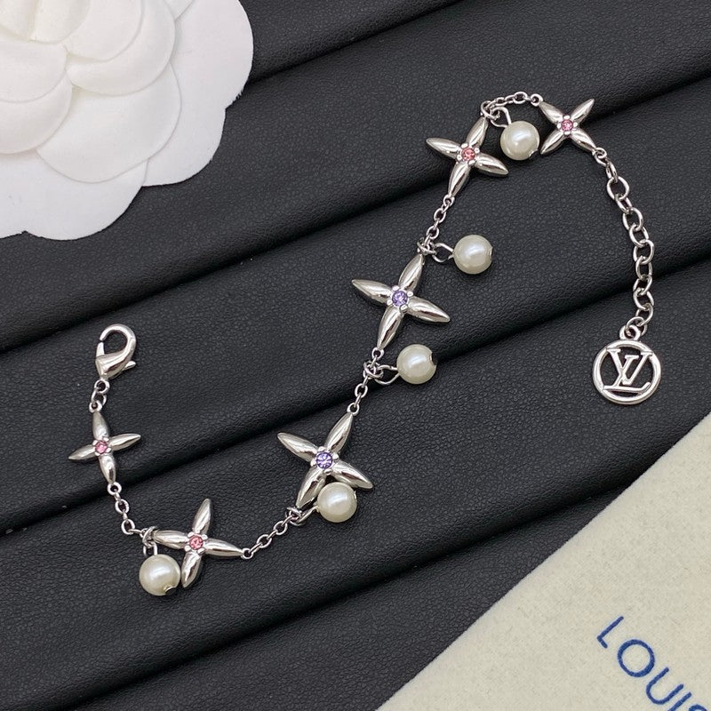 Louis Blossom White Gold Bracelet