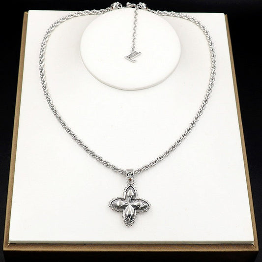 Louis Flower Studs Necklace